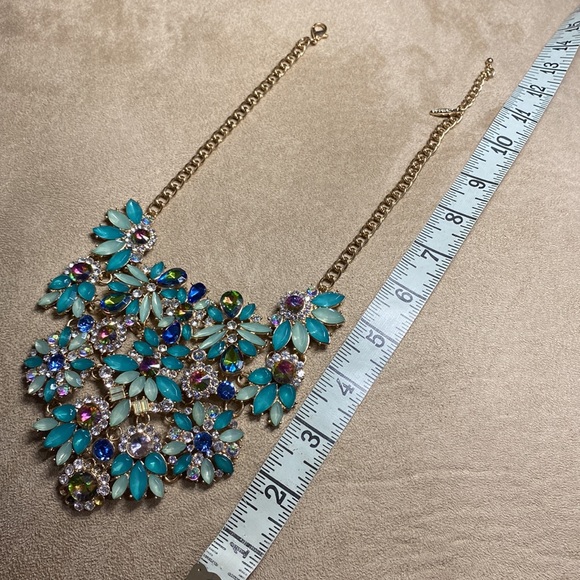 Beautiful Statement Necklace - Picture 5 of 6